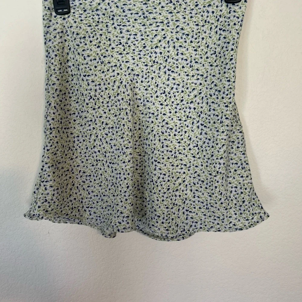 Divided Size 2 Floral Print Skirt Ditzy /Y2K Vibes